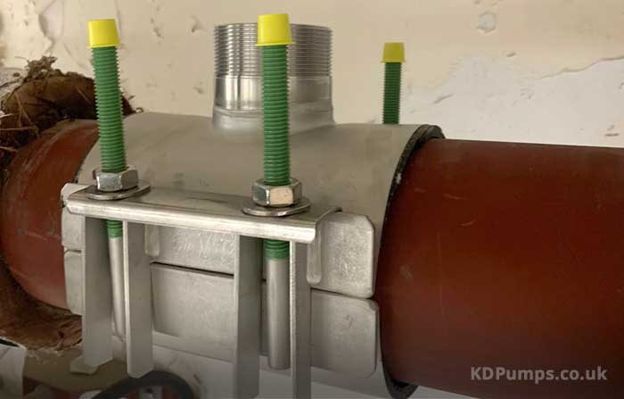 Hot tapping pipework outlet